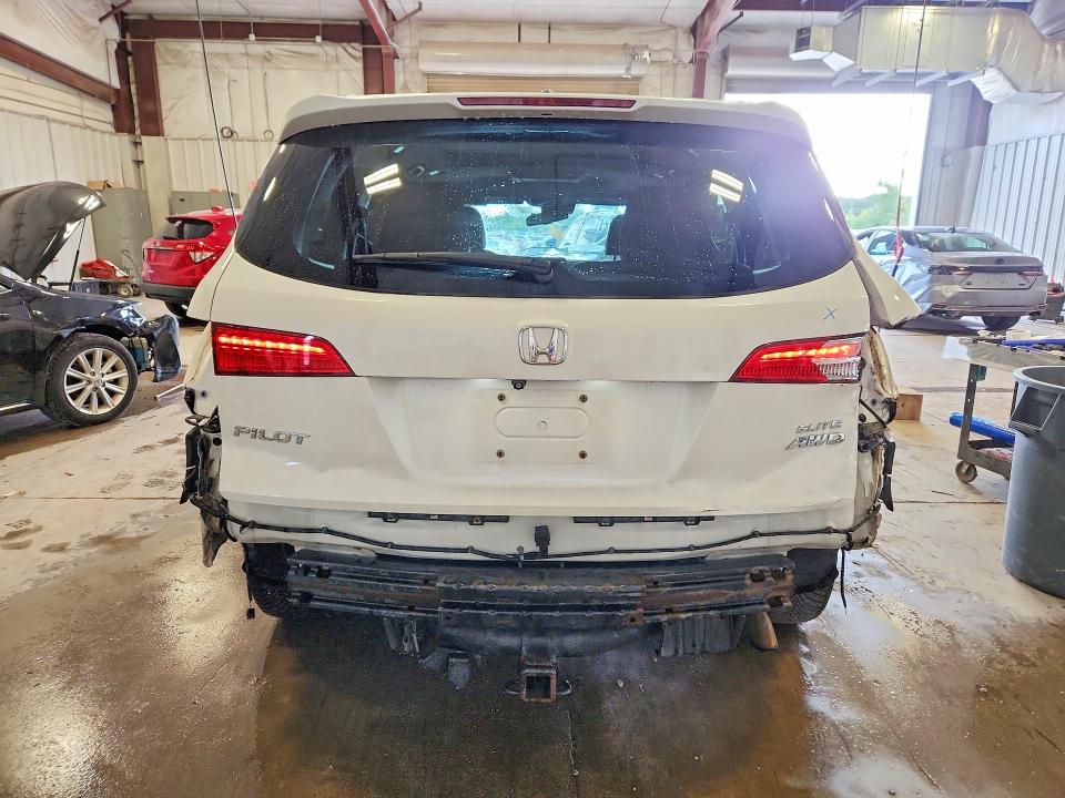 69023126 :رقم المزاد ، 5FNYF6H06JB014142 vin ، 2018 Honda Pilot مزاد بيع