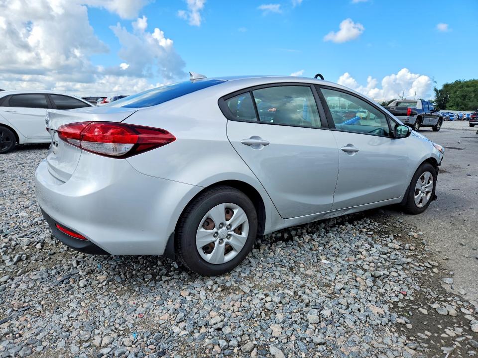 68029196 :رقم المزاد ، 3KPFL4A71JE283778 vin ، 2018 Kia Forte مزاد بيع