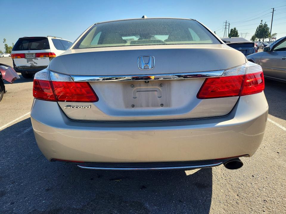 70136146 :رقم المزاد ، 1HGCR2F85FA086499 vin ، 2015 Honda Accord مزاد بيع