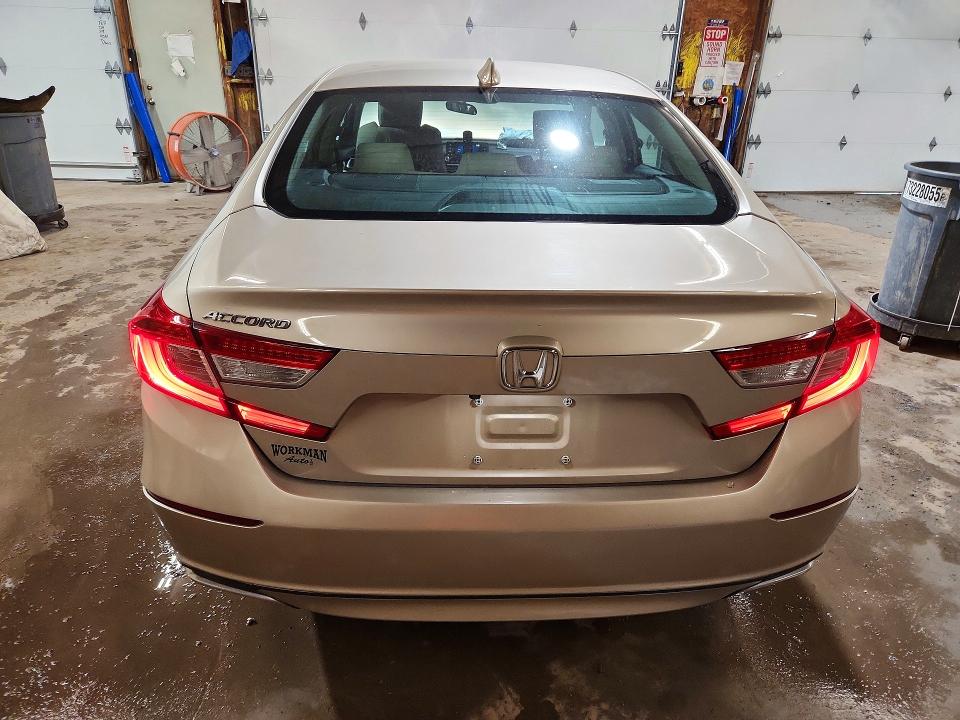 67280716 :رقم المزاد ، 1HGCV1F1XJA090159 vin ، 2018 Honda Accord مزاد بيع