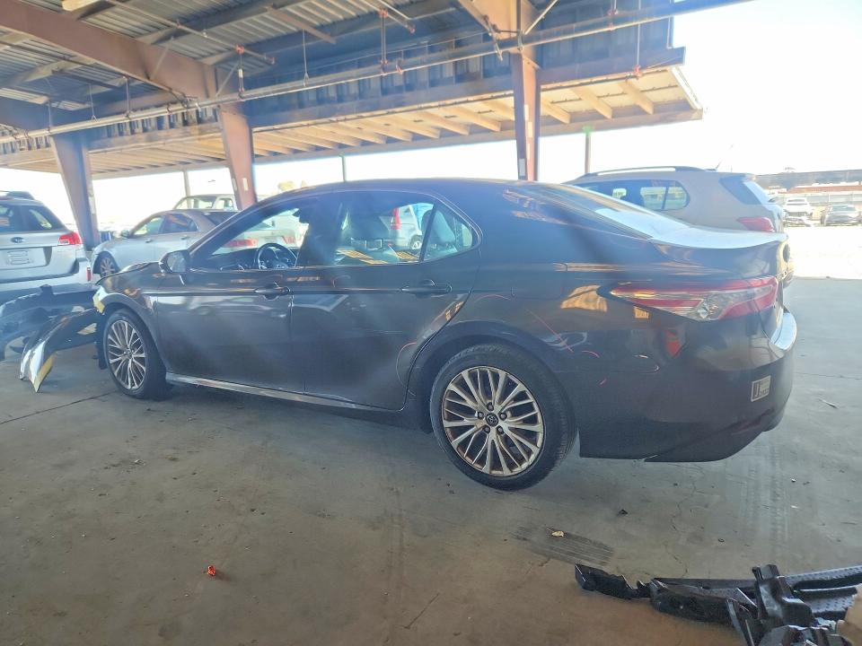 69190146 :رقم المزاد ، 4T1B11HK9JU037006 vin ، 2018 Toyota Camry مزاد بيع