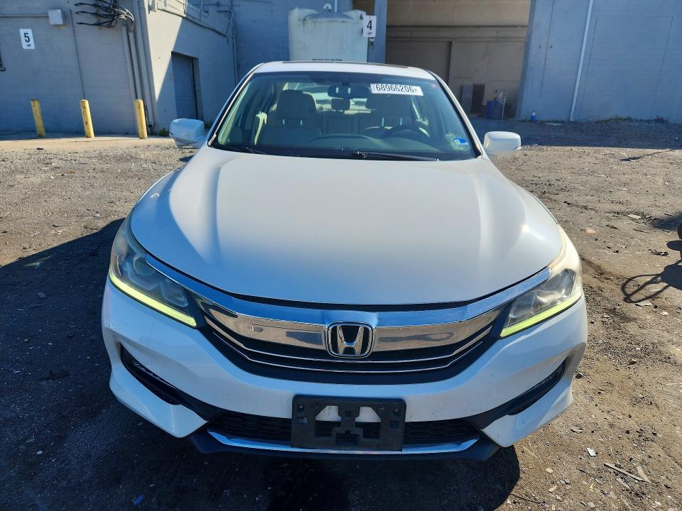 Продажа на аукционе авто 2017 Honda Accord, vin: 1HGCR2F84HA069521, номер лота: 68966206