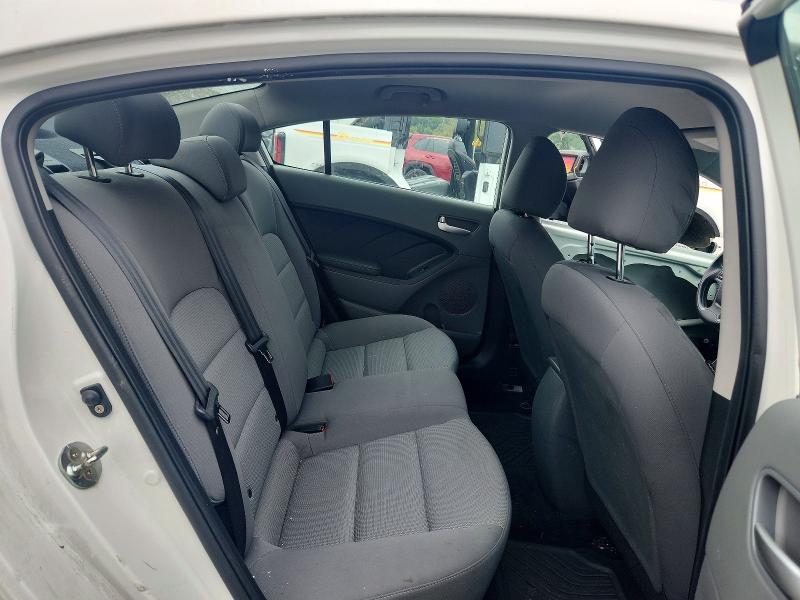 68060196 :رقم المزاد ، 3KPFK4A72JE195163 vin ، 2018 Kia Forte مزاد بيع