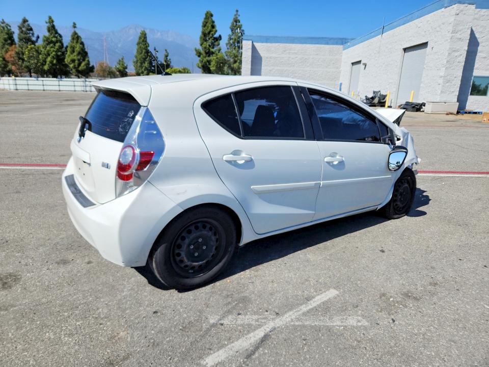 Продажа на аукционе авто 2013 Toyota Prius C, vin: JTDKDTB32D1531948, номер лота: 69752356