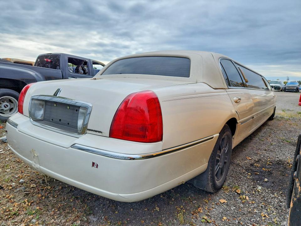 67634996 :رقم المزاد ، 1L1FM88W07Y604257 vin ، 2007 Lincoln Town Car مزاد بيع