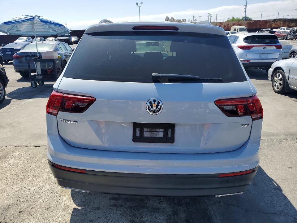 Продажа на аукционе авто 2018 Volkswagen Tiguan, vin: 3VV1B7AXXJM082161, номер лота: 66740616