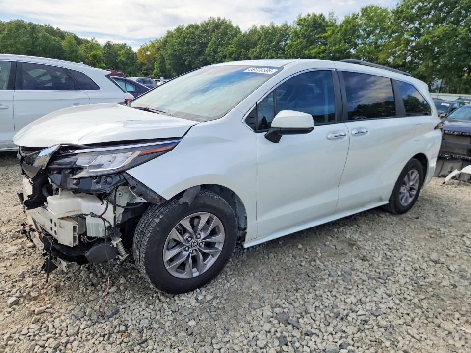 69178596 :رقم المزاد ، 5TDJSKFC7NS048529 vin ، 2022 Toyota Sienna مزاد بيع