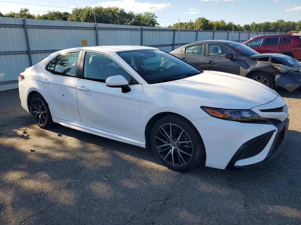 Продаж на аукціоні авто 2021 Toyota Camry, vin: 4T1G11AK8MU553717, номер лоту: 68741116