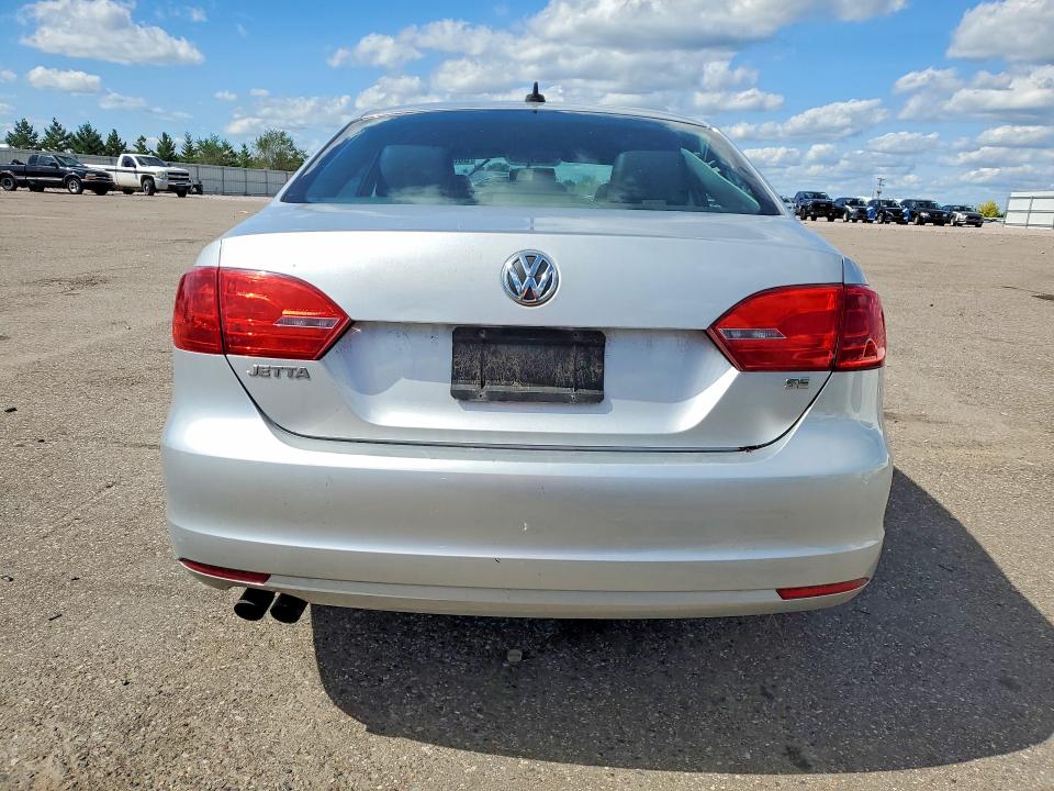 68040756 :رقم المزاد ، 3VWD17AJ2EM223429 vin ، 2014 Volkswagen Jetta مزاد بيع