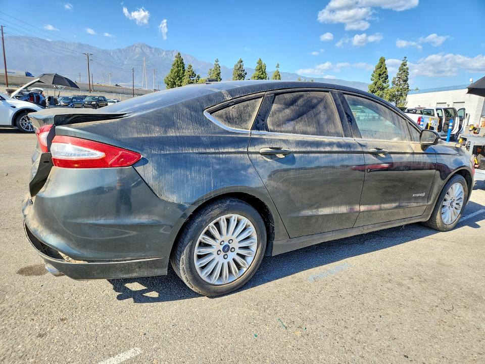 70530996 :رقم المزاد ، 3FA6P0LU2FR306930 vin ، 2015 Ford Fusion مزاد بيع