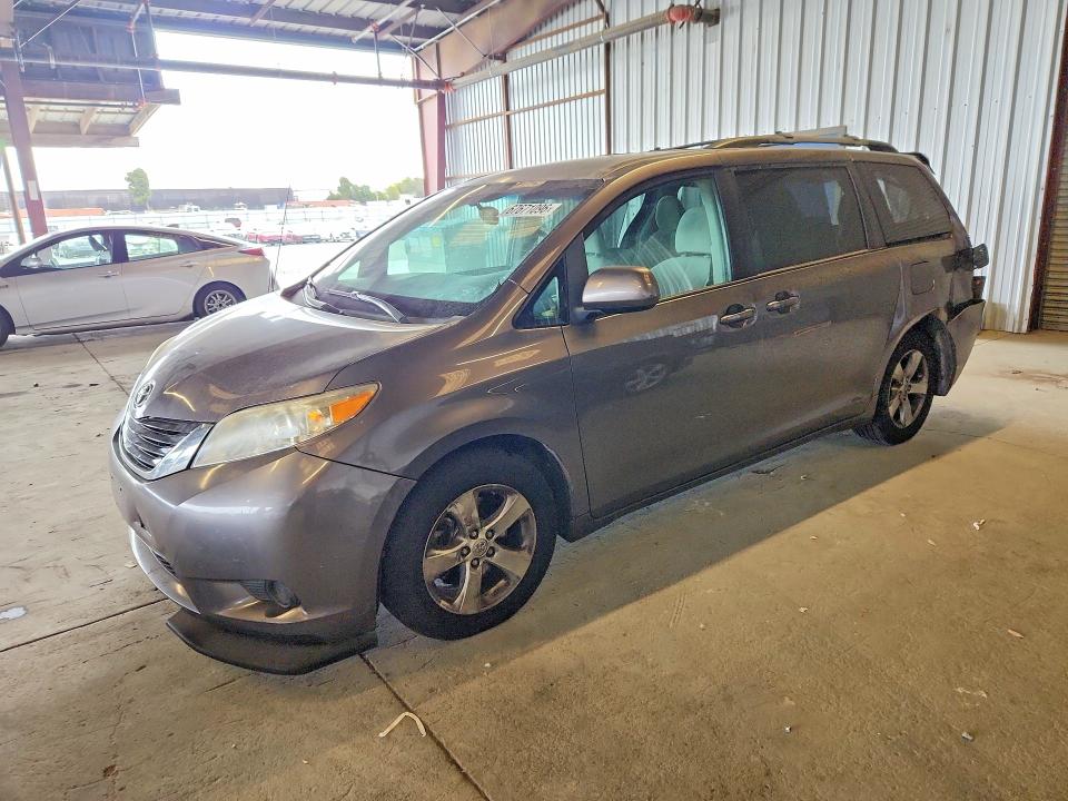 2014 Toyota Sienna მანქანა იყიდება აუქციონზე, vin: 5TDKK3DC3ES431865, აუქციონის ნომერი: 67671096