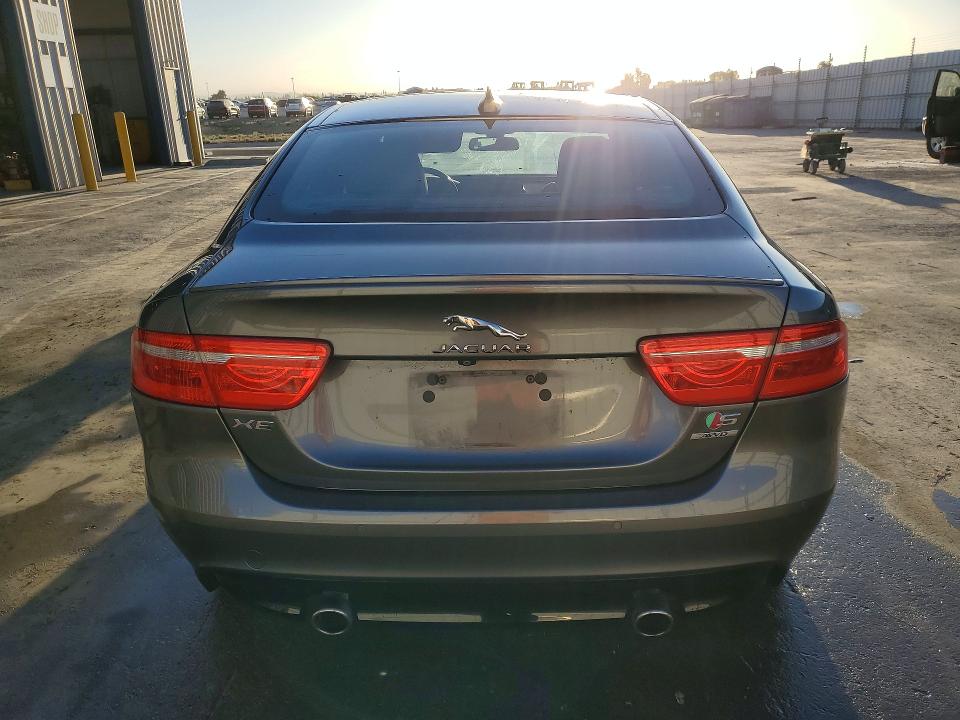71261056 :رقم المزاد ، SAJAM4FV2JCP16998 vin ، 2018 Jaguar Xe مزاد بيع