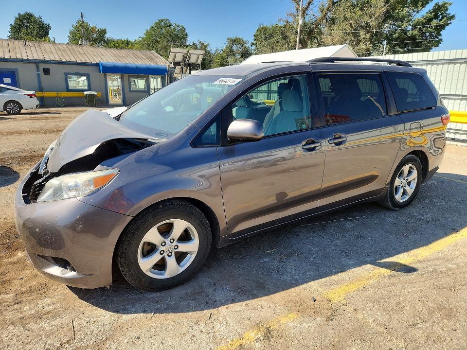 2015 Toyota Sienna მანქანა იყიდება აუქციონზე, vin: 5TDKK3DC7FS612131, აუქციონის ნომერი: 68048716
