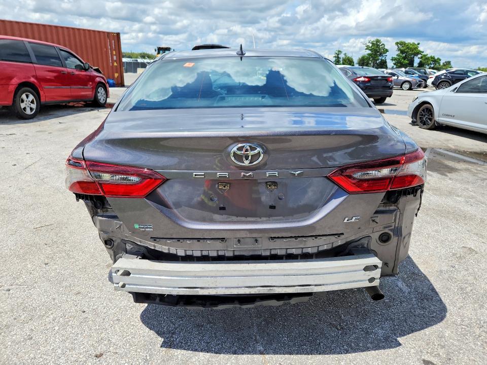 67884726 :رقم المزاد ، 4T1C11AK0NU646652 vin ، 2022 Toyota Camry مزاد بيع