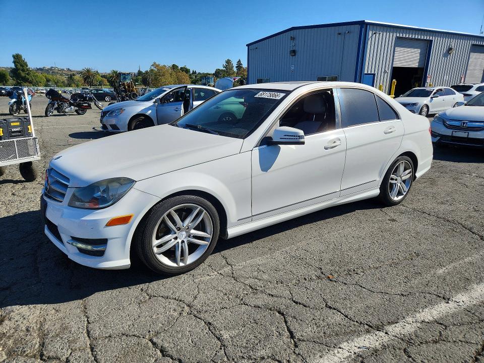 Продажа на аукционе авто 2013 Mercedes-benz C, vin: WDDGF4HB5DA747481, номер лота: 68175866