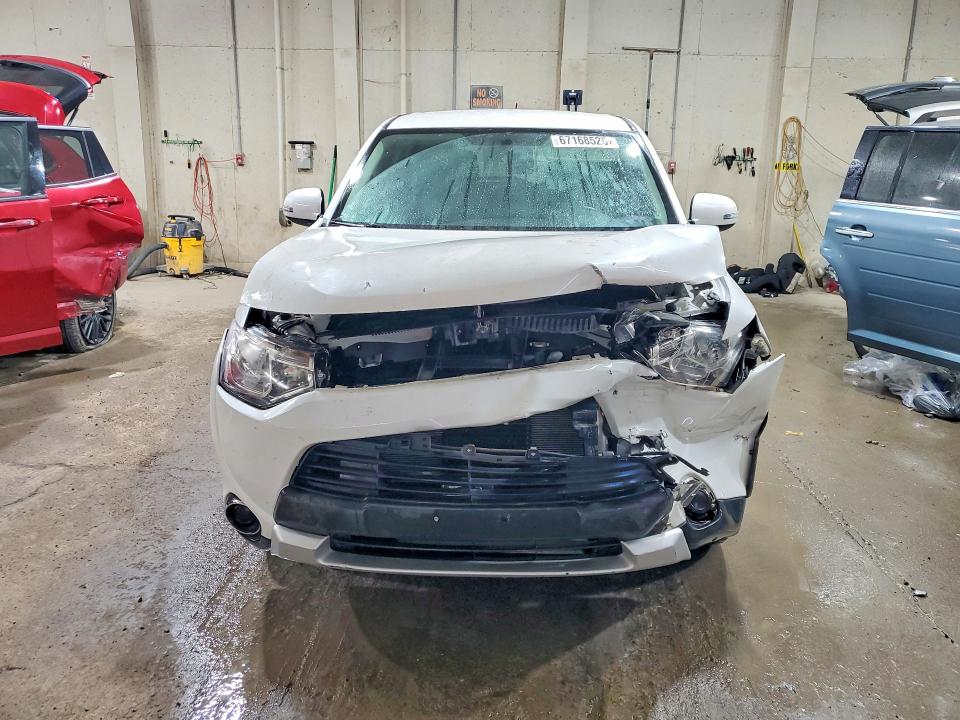 67168526 :رقم المزاد ، JA4AZ3A3XFZ011154 vin ، 2015 Mitsubishi Outlander مزاد بيع