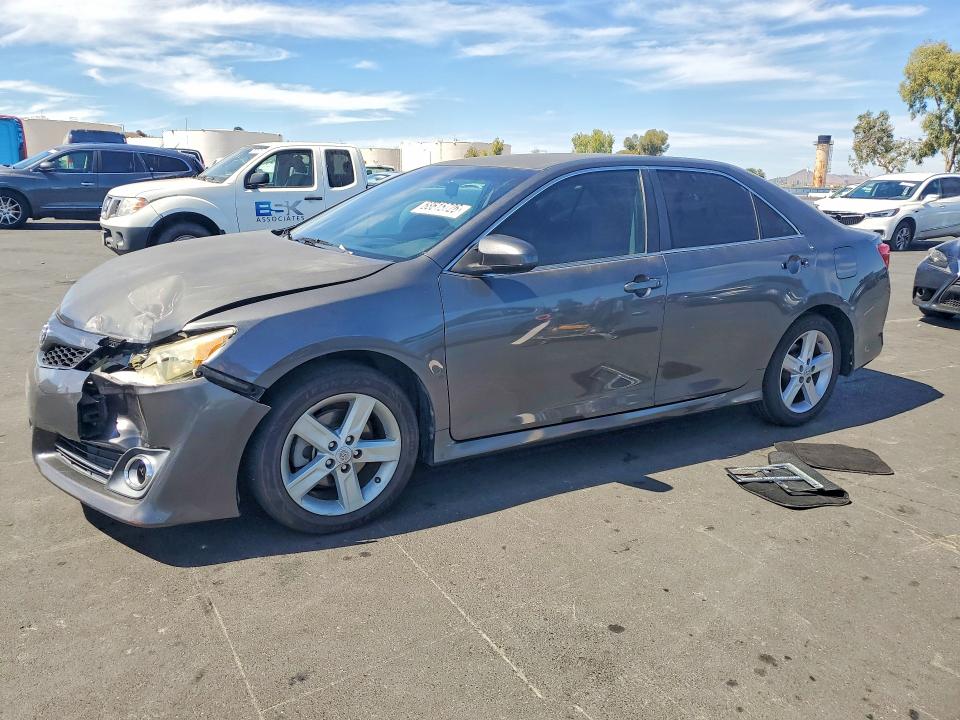 68615726 :رقم المزاد ، 4T1BF1FKXCU589766 vin ، 2012 Toyota Camry مزاد بيع