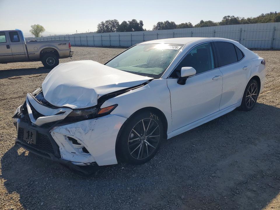 Auction sale of the 2022 Toyota Camry, vin: 4T1G11AK4NU646431, lot number: 69357426