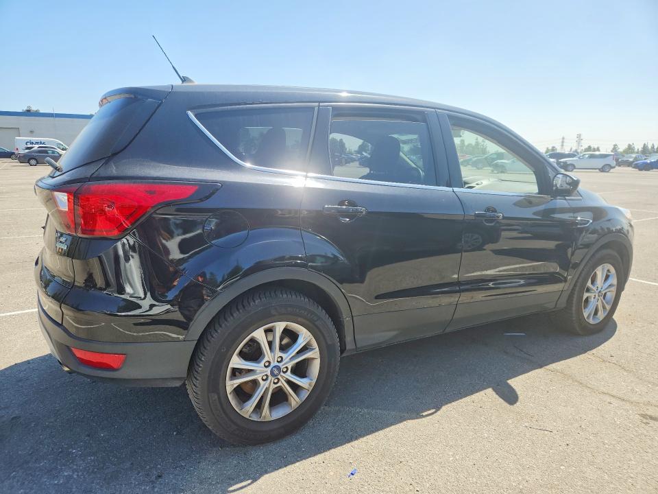66852956 :رقم المزاد ، 1FMCU0GD1KUA41898 vin ، 2019 Ford Escape مزاد بيع
