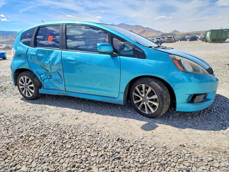 67027276 :رقم المزاد ، JHMGE8H55DC028717 vin ، 2013 Honda Fit مزاد بيع