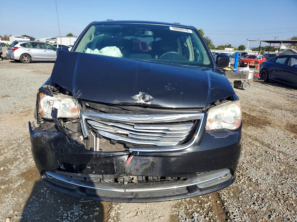 2015 Chrysler Town & Country მანქანა იყიდება აუქციონზე, vin: 2C4RC1BGXFR636731, აუქციონის ნომერი: 70808516