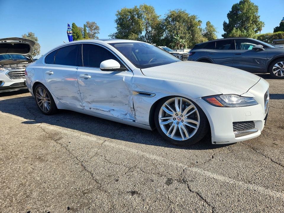 Auction sale of the 2018 Jaguar Xf, vin: SAJBH4EV2JCY53367, lot number: 68102596