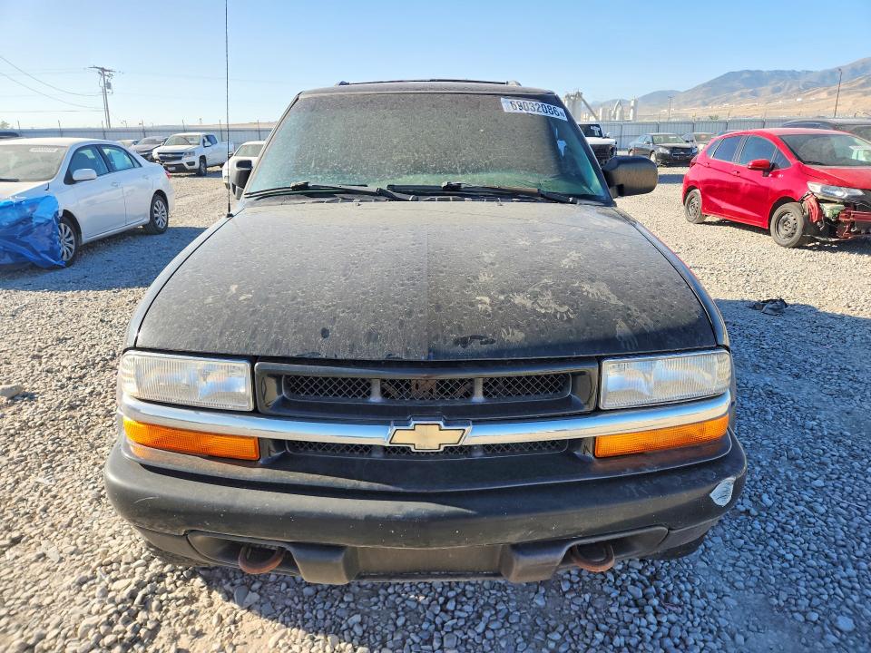 69032086 :رقم المزاد ، 1GNCT18W0YK104630 vin ، 2000 Chevrolet Blazer مزاد بيع
