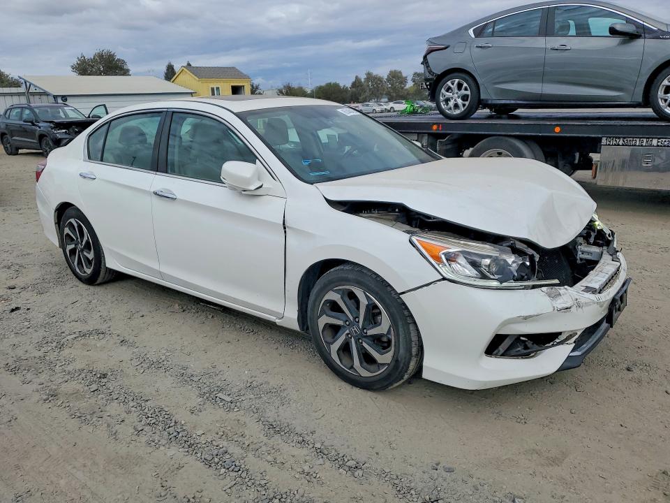 Продажа на аукционе авто 2017 Honda Accord, vin: 1HGCR2F86HA125894, номер лота: 67445426