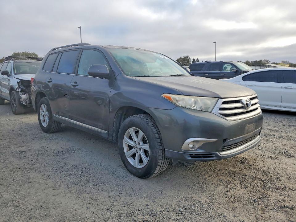 2012 Toyota Highlander მანქანა იყიდება აუქციონზე, vin: 5TDBK3EH8CS165217, აუქციონის ნომერი: 69041506