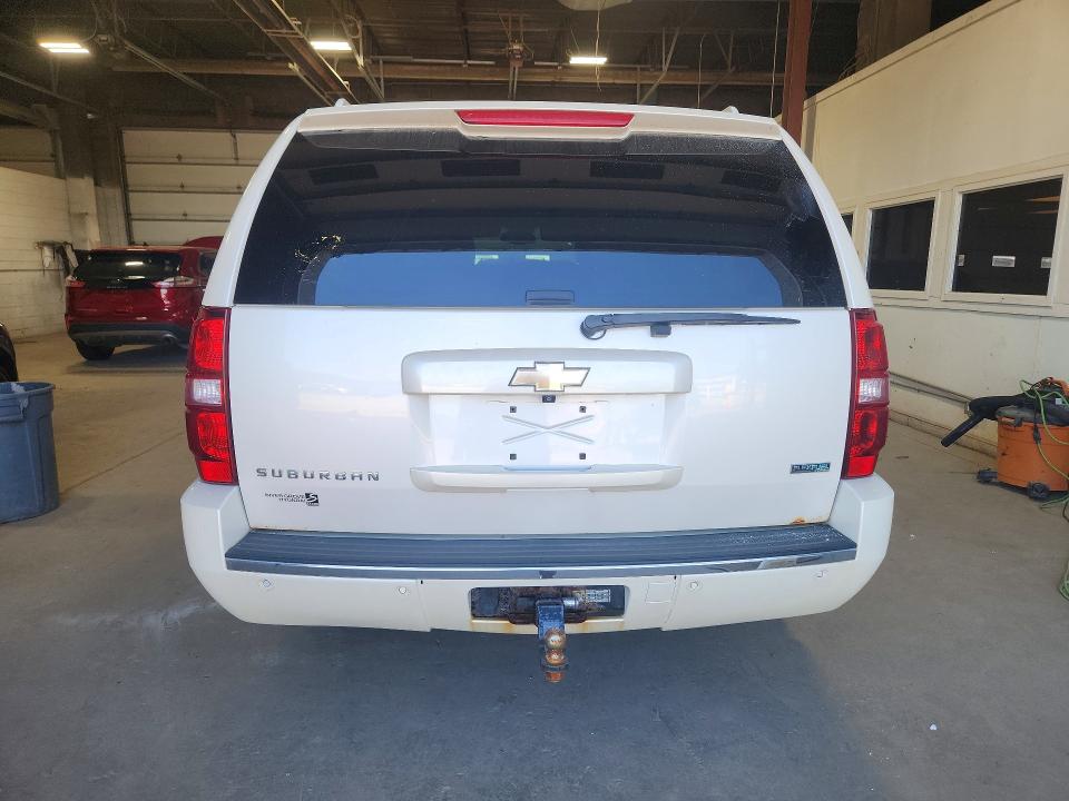 68558146 :رقم المزاد ، 1GNUKKE39AR246110 vin ، 2010 Chevrolet Suburban مزاد بيع