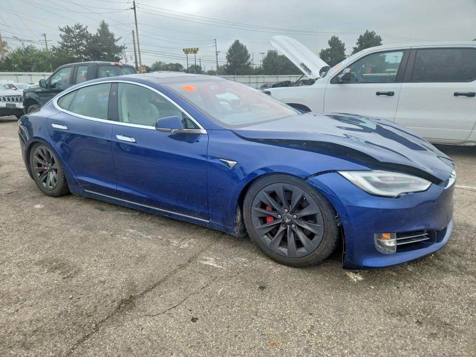 Продажа на аукционе авто 2018 Tesla Model S, vin: 5YJSA1E47JF240558, номер лота: 69358746