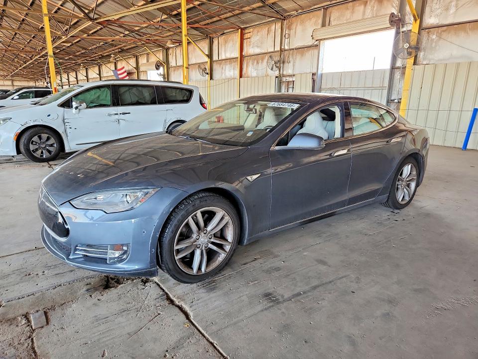 67684746 :رقم المزاد ، 5YJSA1CNXDFP27222 vin ، 2013 Tesla Model S مزاد بيع