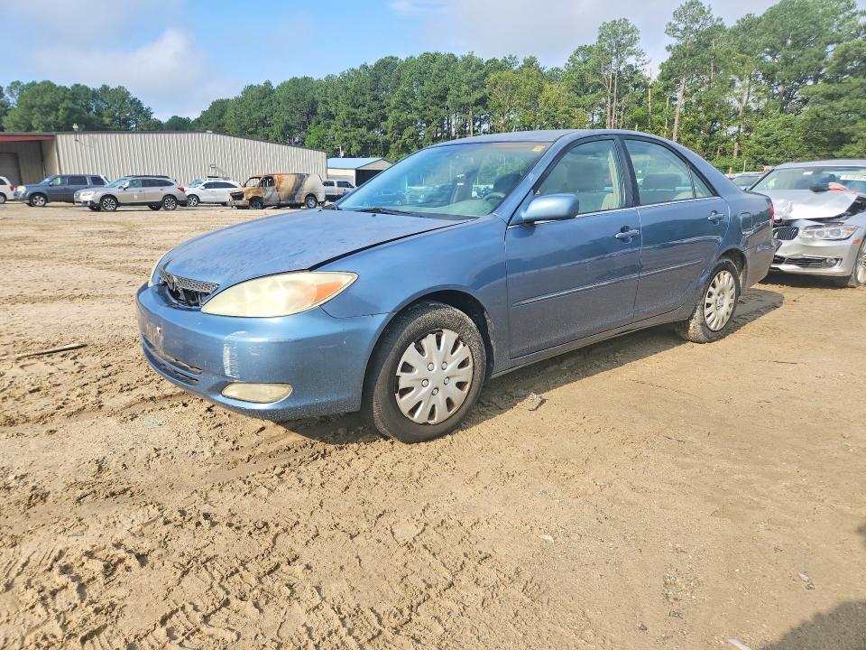 67699006 :رقم المزاد ، 4T1BE30K74U808692 vin ، 2004 Toyota Camry مزاد بيع