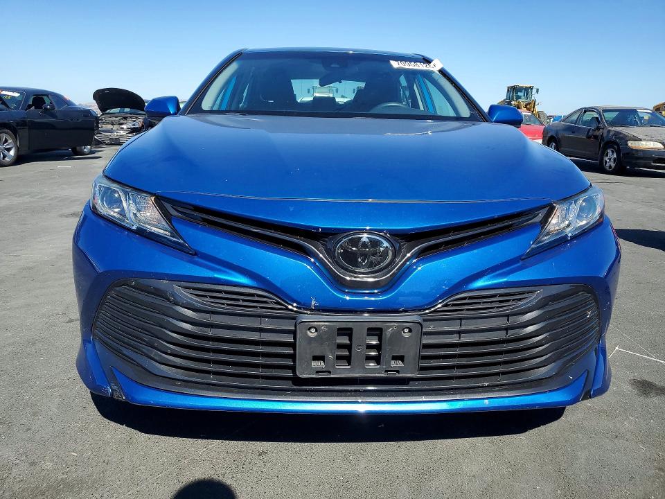 2020 Toyota Camry მანქანა იყიდება აუქციონზე, vin: 4T1C11AK8LU309207, აუქციონის ნომერი: 70958126