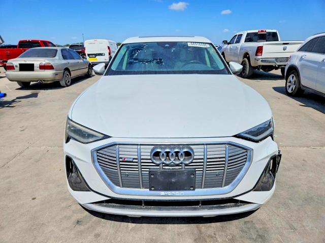 Продаж на аукціоні авто 2021 Audi E-tron, vin: WA12AAGE0MB000548, номер лоту: 68918606