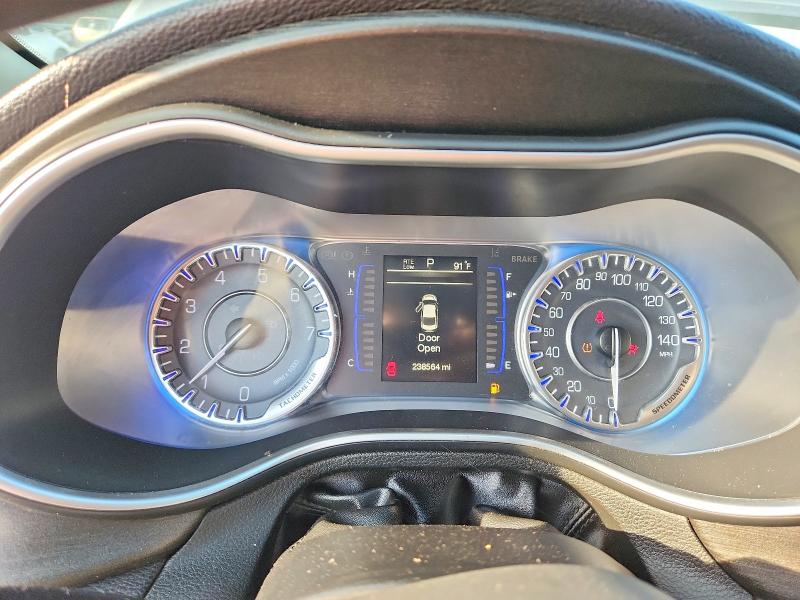 70313416 :رقم المزاد ، 1C3CCCFB7FN563853 vin ، 2015 Chrysler 200 مزاد بيع