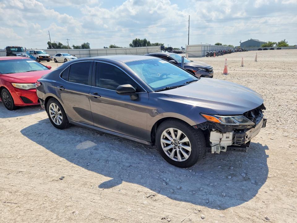 Продаж на аукціоні авто 2018 Toyota Camry, vin: 4T1B11HK5JU051016, номер лоту: 70152396
