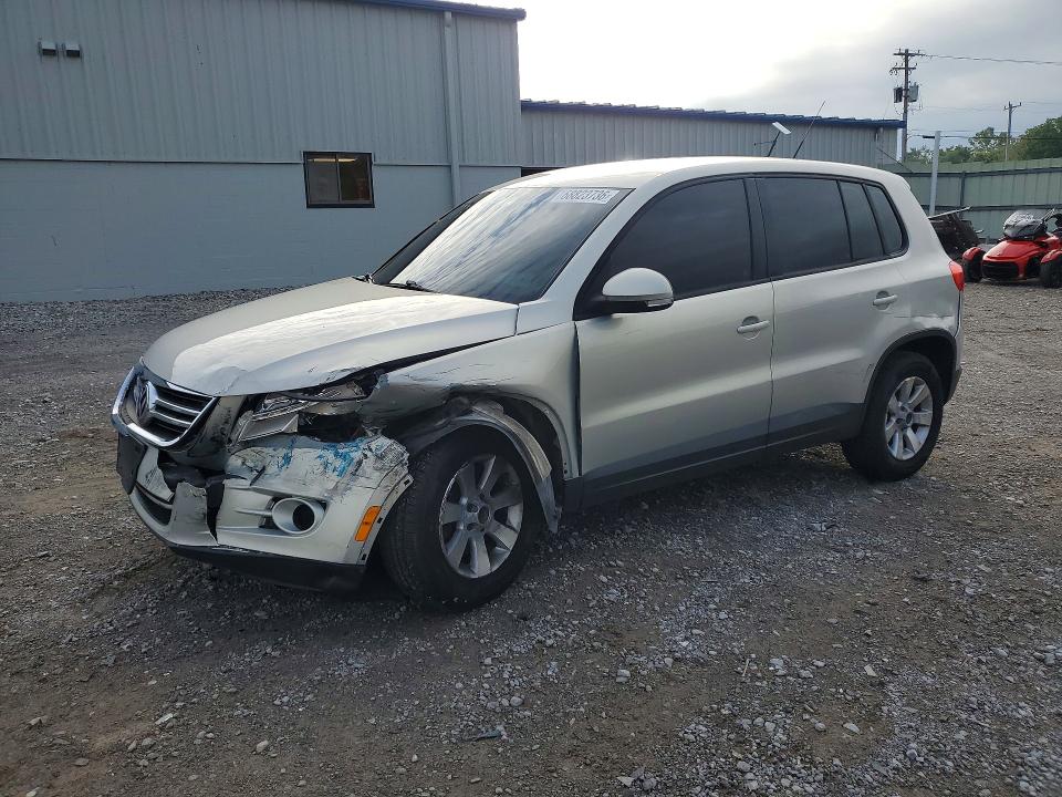 2010 Volkswagen Tiguan მანქანა იყიდება აუქციონზე, vin: WVGBV7AX6AW526626, აუქციონის ნომერი: 68823736