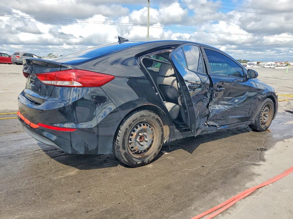 2017 Hyundai Elantra მანქანა იყიდება აუქციონზე, vin: KMHD74LF9HU402104, აუქციონის ნომერი: 70344476