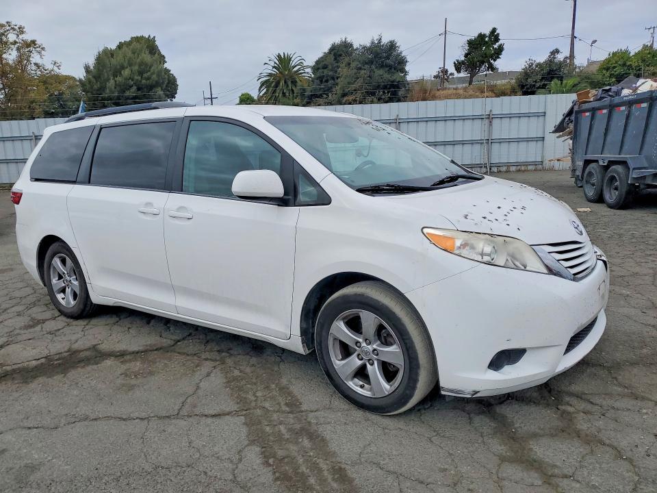 Продажа на аукционе авто 2016 Toyota Sienna, vin: 5TDKK3DC6GS727563, номер лота: 68717186