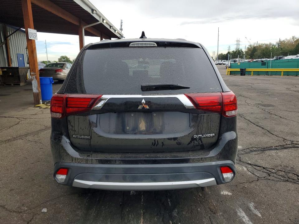 69359236 :رقم المزاد ، JA4AZ3A35JJ005155 vin ، 2018 Mitsubishi Outlander مزاد بيع