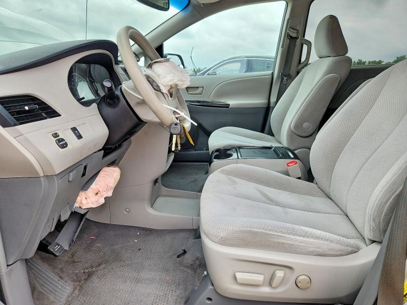 67642326 :رقم المزاد ، 5TDKK3DCXBS068444 vin ، 2011 Toyota Sienna مزاد بيع