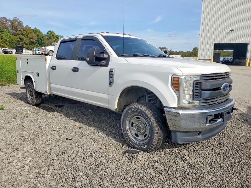 69418116 :رقم المزاد ، 1FT8W3B69JEB27158 vin ، 2018 Ford F350 مزاد بيع