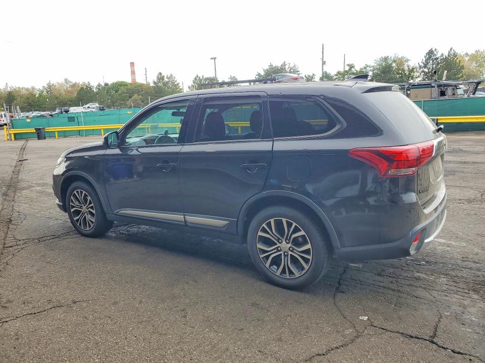 69359236 :رقم المزاد ، JA4AZ3A35JJ005155 vin ، 2018 Mitsubishi Outlander مزاد بيع