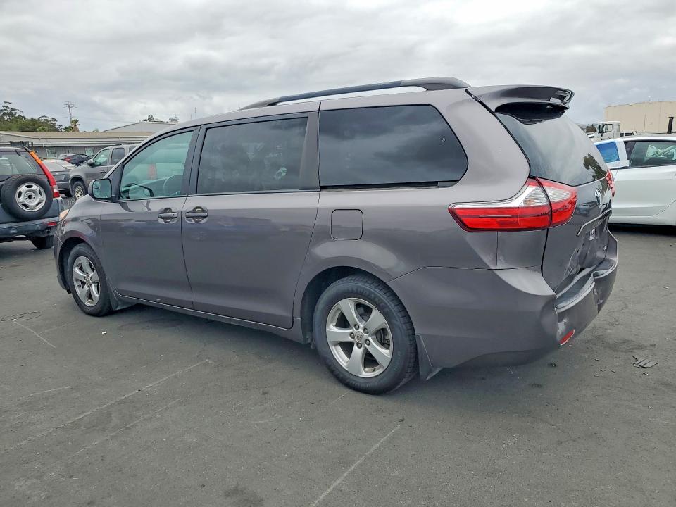 69148126 :رقم المزاد ، 5TDKZ3DC2HS776790 vin ، 2017 Toyota Sienna مزاد بيع