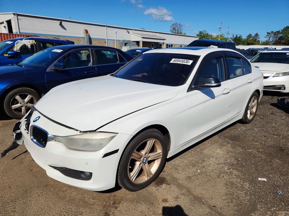 66945836 :رقم المزاد ، WBA3C3G58ENS71970 vin ، 2014 Bmw 320 مزاد بيع