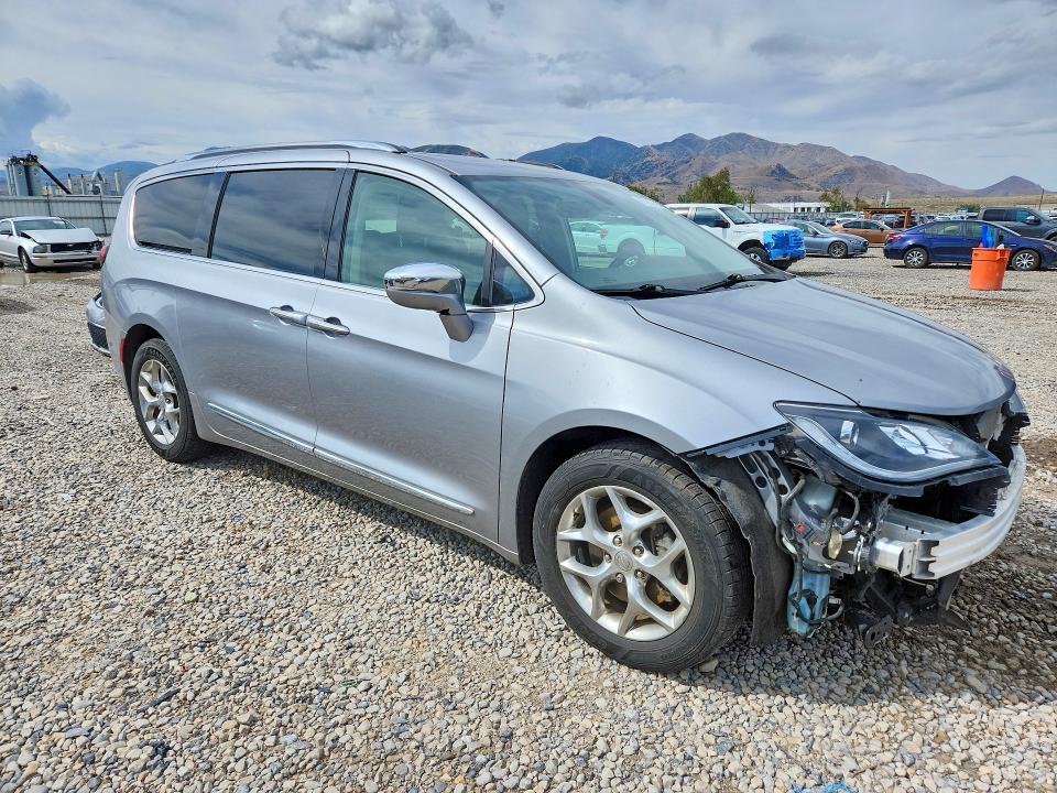 67350616 :رقم المزاد ، 2C4RC1GG4KR657447 vin ، 2019 Chrysler Pacifica مزاد بيع
