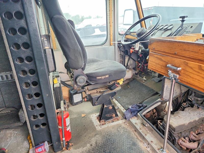 Продаж на аукціоні авто 2001 Frht - Freightliner Chassis, vin: 4UZAARBW11CH94951, номер лоту: 69702336