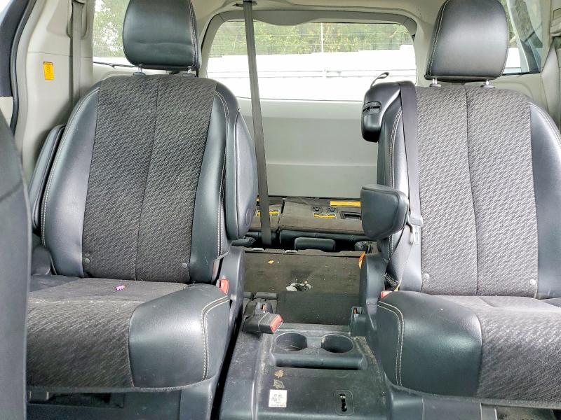 70610406 :رقم المزاد ، 5TDXK3DC3CS243740 vin ، 2012 Toyota Sienna مزاد بيع