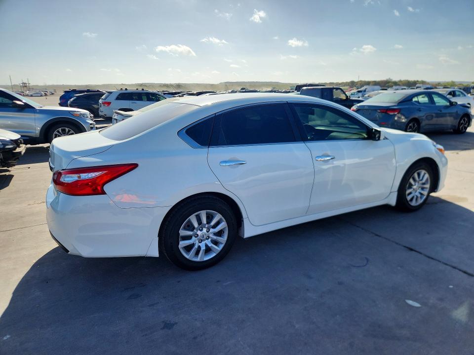 68940526 :رقم المزاد ، 1N4AL3AP4HC498356         vin ، 2017 Nissan Altima مزاد بيع